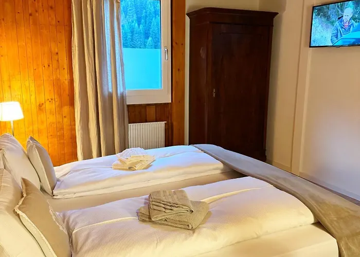 Rheinwaldstube Inn *