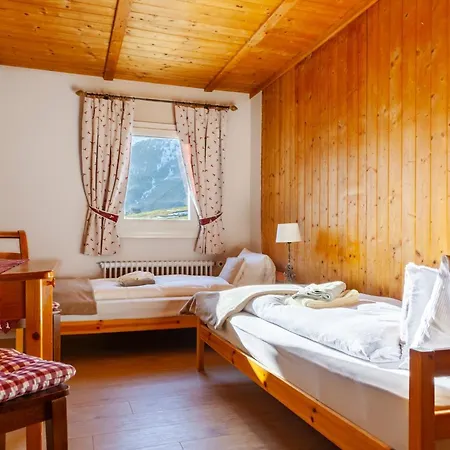 Rheinwaldstube Fogadó *